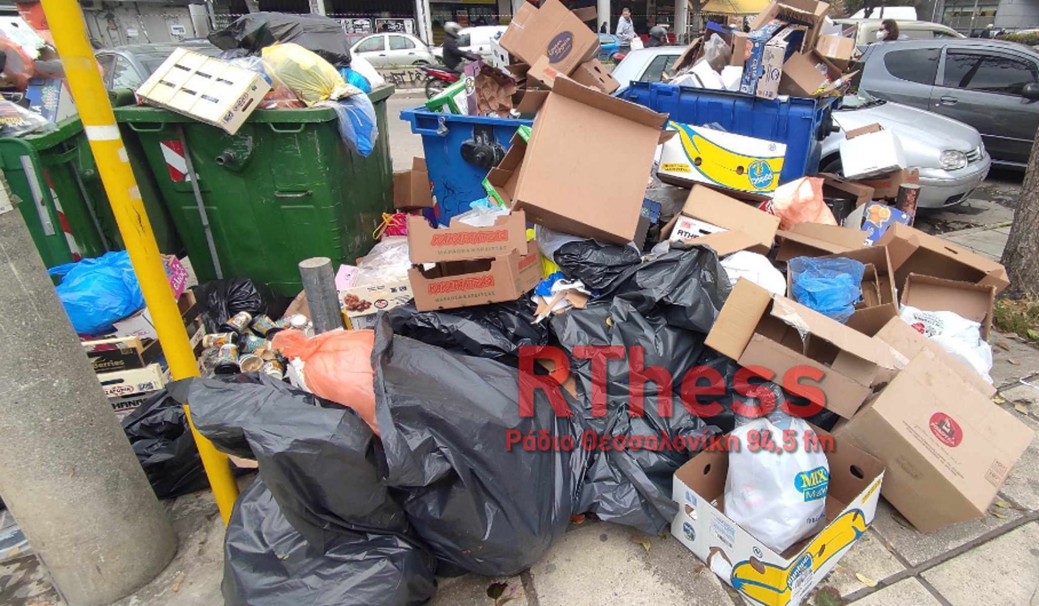 Θεσσαλονίκη: Γέμισε σκουπίδια λόγω απεργίας στην καθαριότητα – Ξεχειλισμένοι κάδοι, αφόρητη μυρωδιά
