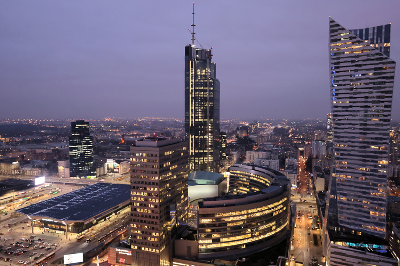 epa09706784 A general view of the Varso Tower (C) in Warsaw, Poland, 24 January 2022. The Varso Tower is the tallest building in the European Union, 10 meters ahead of the Commerzbank Tower in Germany. The skyscraper has the last finials on the top of the building and has reached 310 meters in height.  EPA
