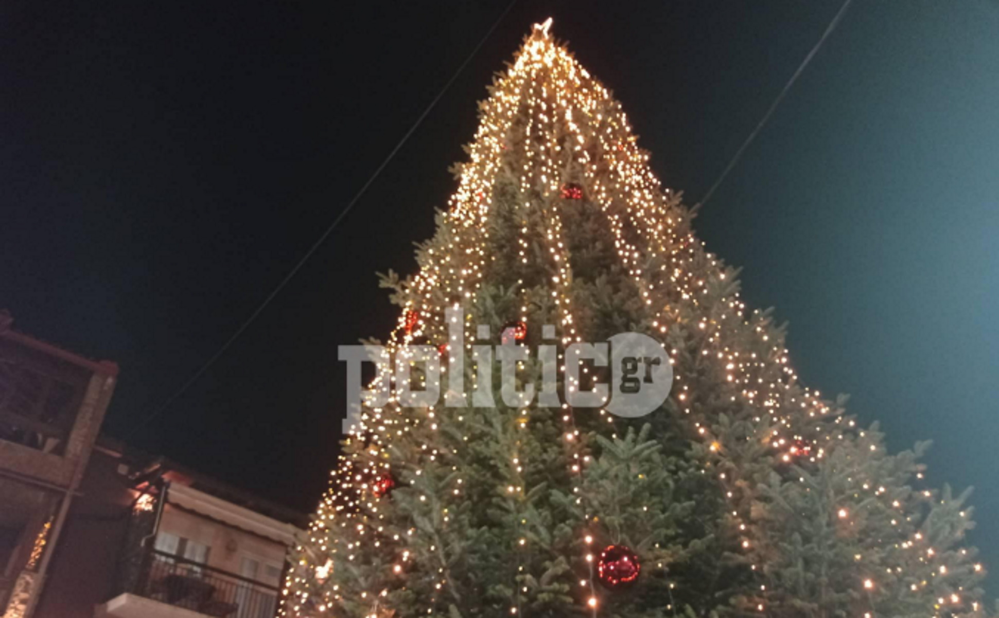 Το 1ο χριστουγεννιάτικο δέντρο στην Ελλάδα «άναψε» – Άρωμα γιορτών στο χωριό Ταξιάρχης Χαλκιδικής