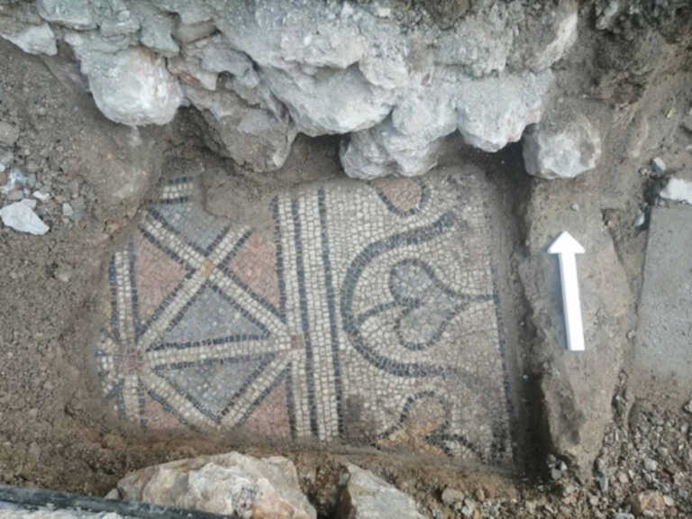 Οι ανασκαφές στην πλατεία Θεάτρου στην Αθήνα αποκάλυψαν αρχαίο ψηφιδωτό