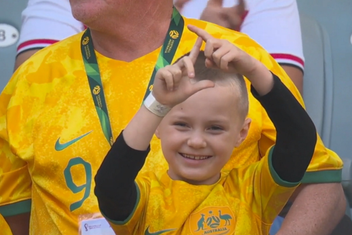 Υπέροχη στιγμή στο Μουντιάλ 2022: Ο Ντιούκ της Αυστραλίας πανηγύρισε το γκολ με τον γιο του