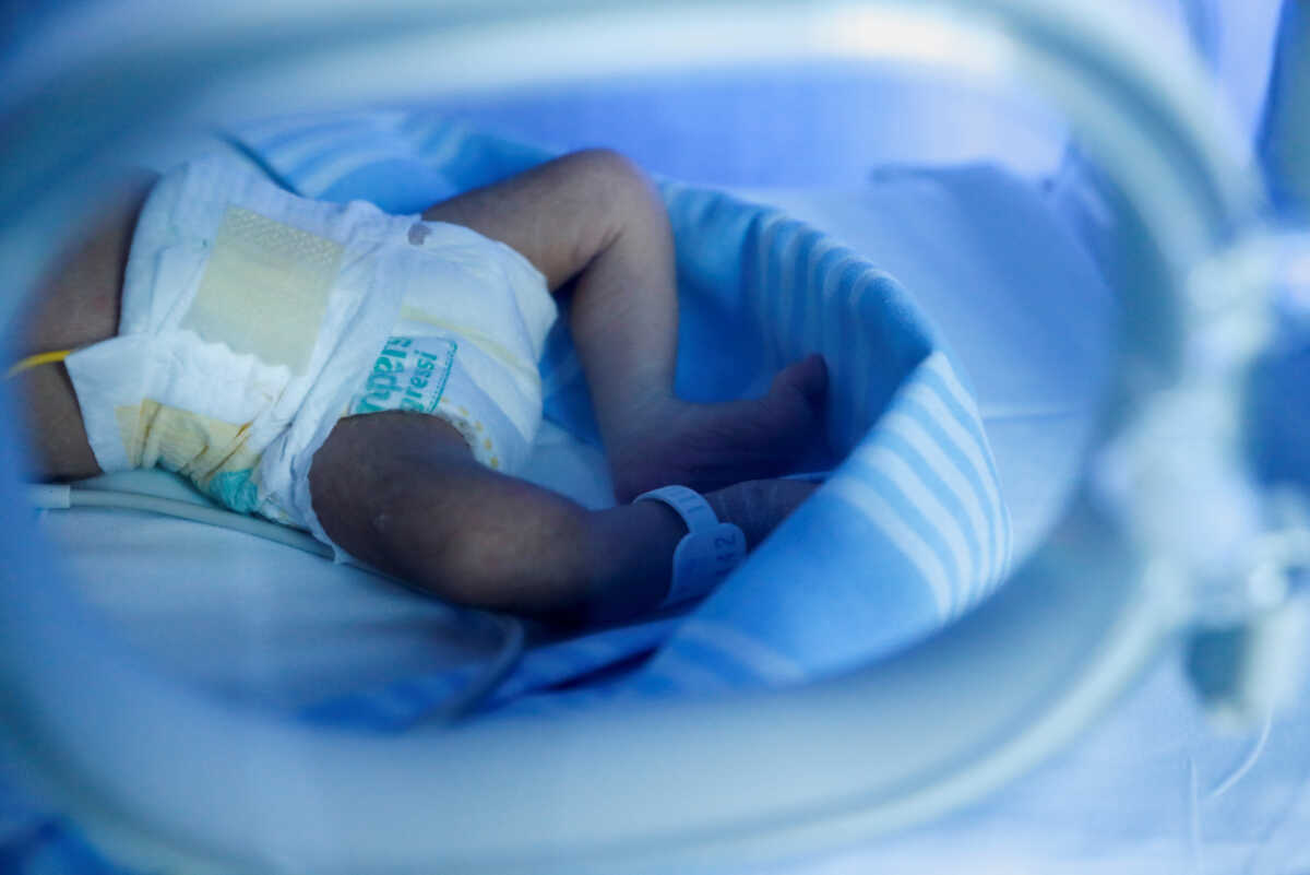 Πρόωρα μωρά: Βελτιώνονται οι πιθανότητες επιβίωσης αν παραμένουν σε δερματική επαφή με τη μητέρα
