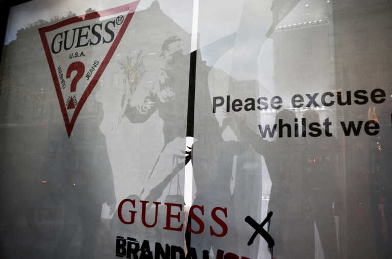 Έξαλλος ο Banksy με γνωστό οίκο μόδας - Παρακινεί διαρρήκτες να τον κλέψουν επειδή «έκαναν το ίδιο» με έργο του