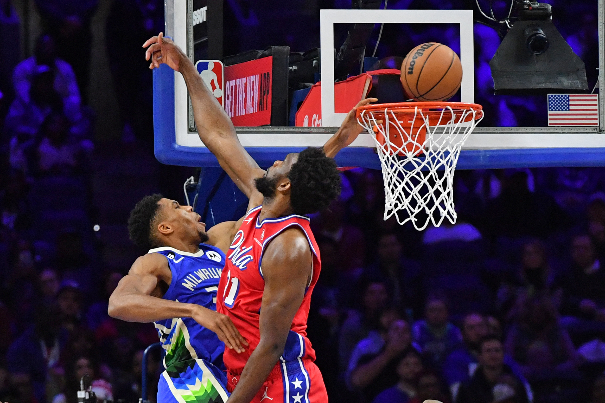 Nov 18, 2022; Philadelphia, Pennsylvania, USA; Milwaukee Bucks forward Giannis Antetokounmpo (34) misses a dunk against Philadelphia 76ers center Joel Embiid (21) during the second quarter at Wells Fargo Center. Mandatory Credit: Eric Hartline-USA TODAY Sports