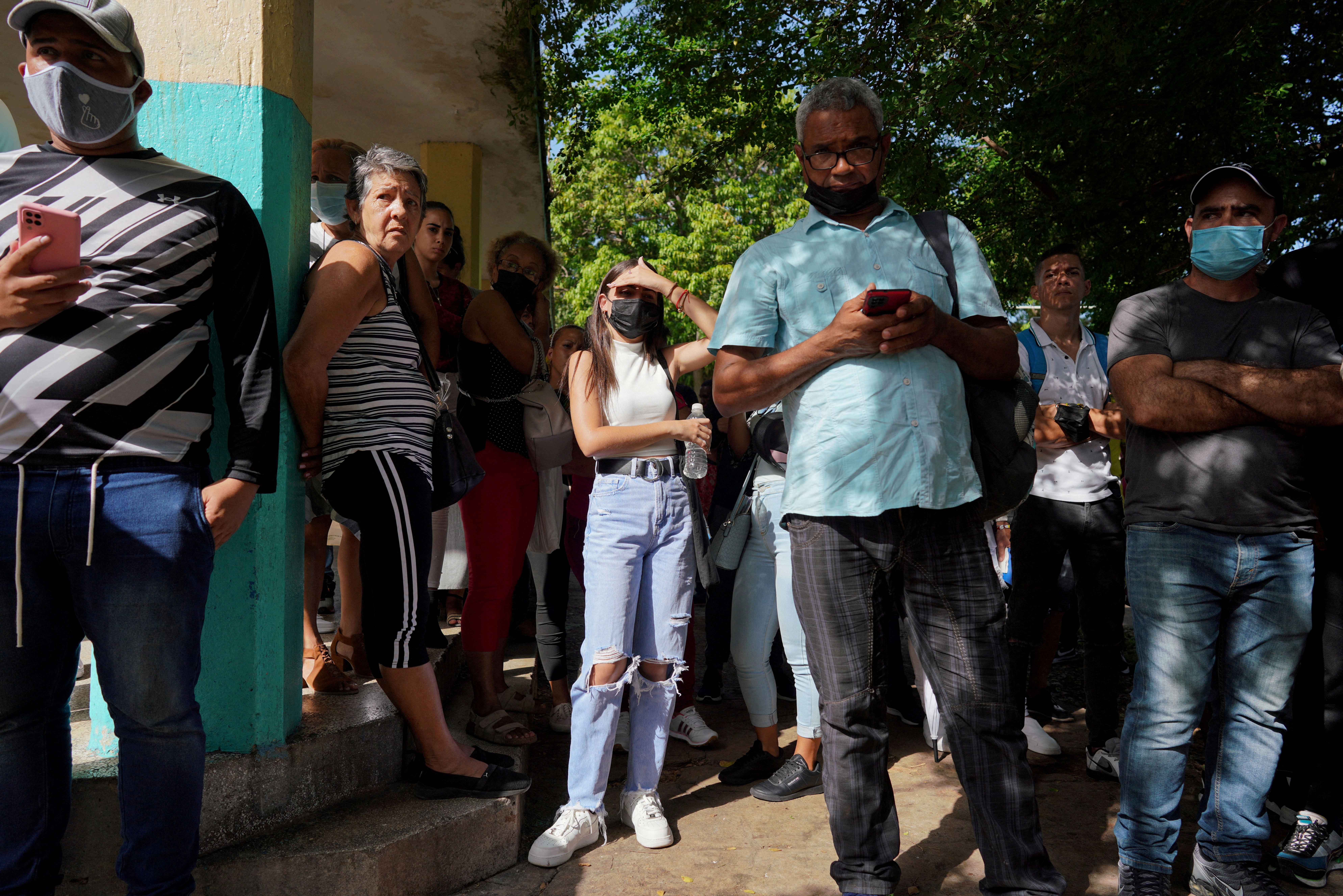 FILE PHOTO: People wait their turn for visa procedures nearby the embassy of Panama in Havana, Cuba, June 13, 2022. Picture taken on June 13, 2022. REUTERS