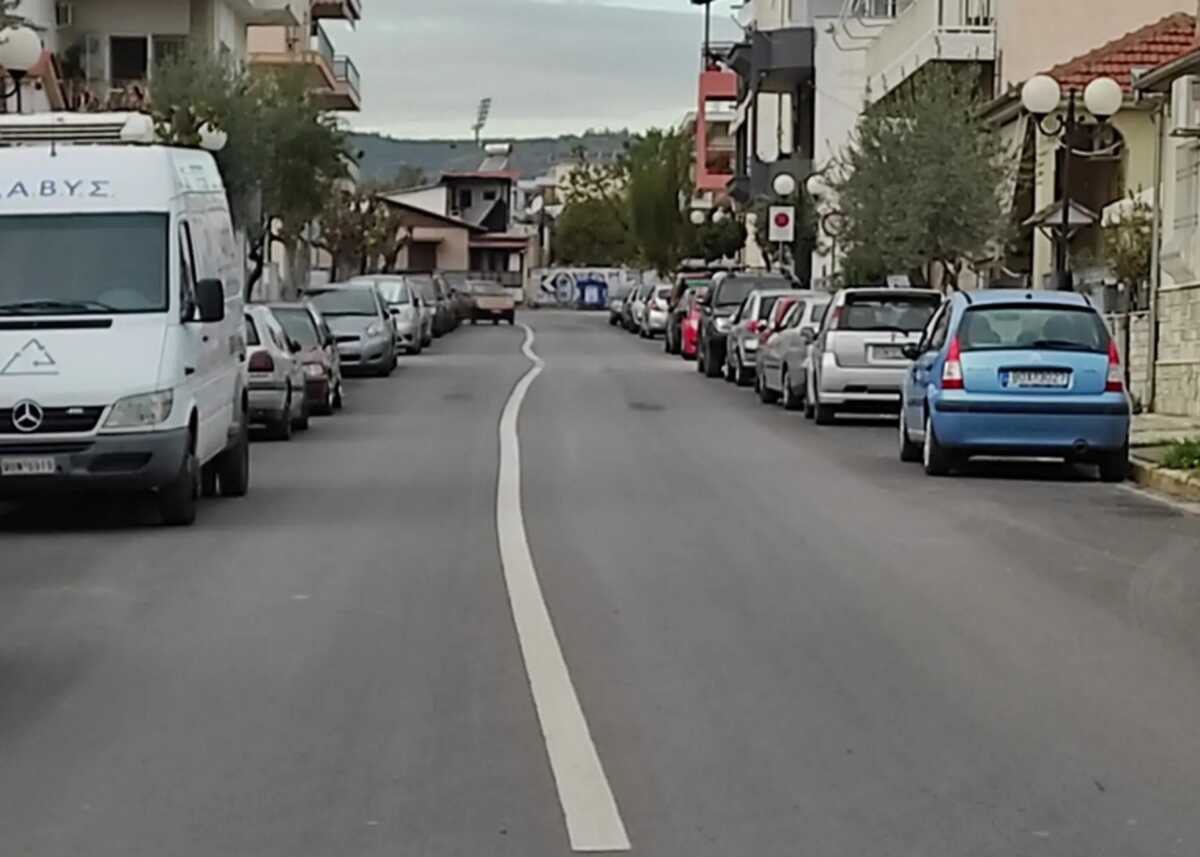 Βόλος: Γίνεται viral η «μεθυσμένη» διαγράμμιση σε δρόμο της πόλης