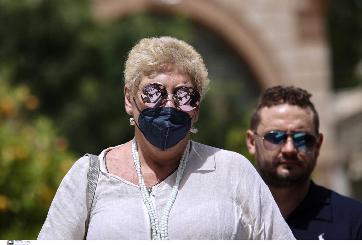 Η Δήμητρα Λιάνη αποκάλυψε το παρασκήνιο πίσω από το ιστορικό νεύμα του Ανδρέα Παπανδρέου