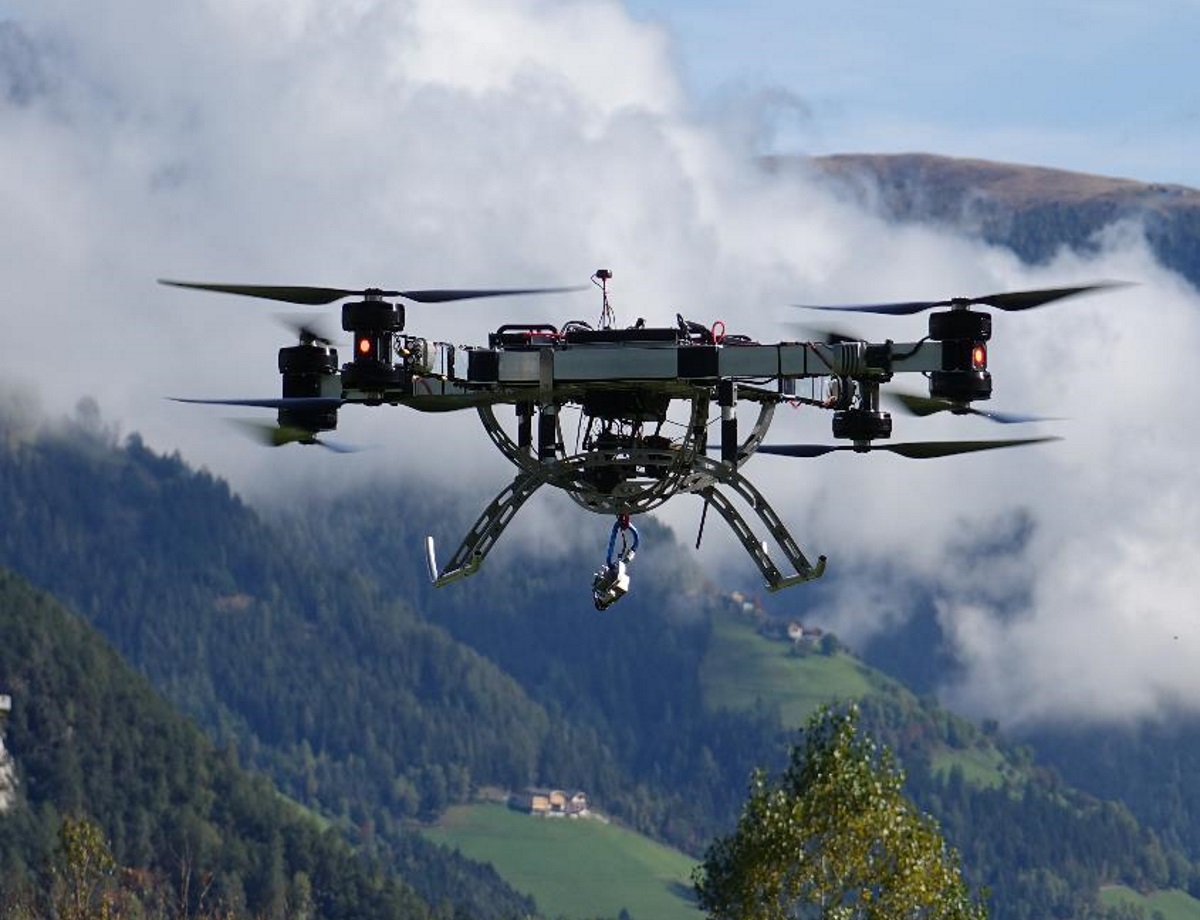 Drones: Οι ακούραστοι «ιπτάμενοι εργάτες» και το μέλλον τους στις μεταφορές