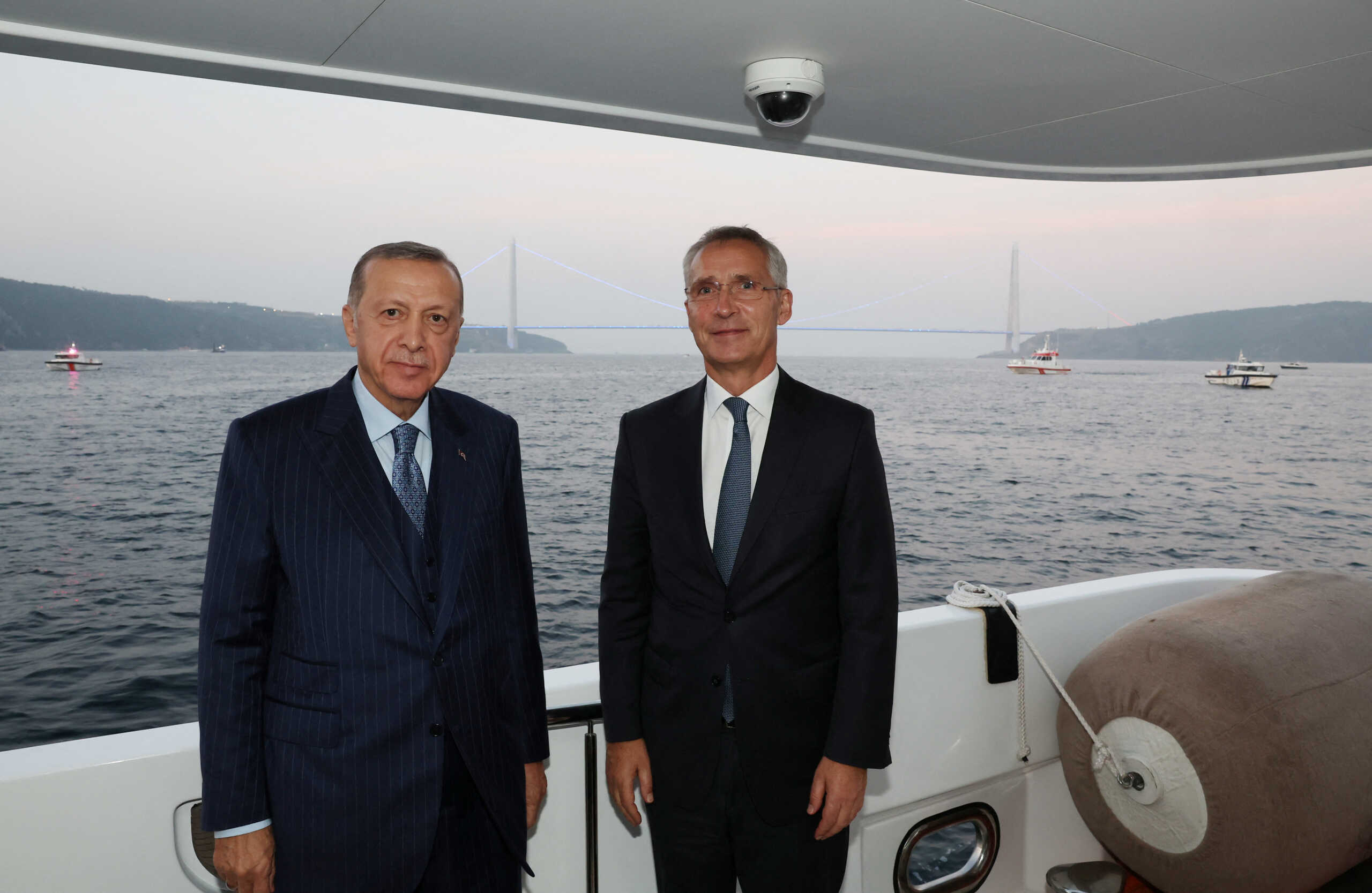 Turkish President Tayyip Erdogan and NATO Secretary-General Jens Stoltenberg pose as they sail through Bosphorus in Istanbul, Turkey, November 4, 2022. Murat Cetinmuhurdar