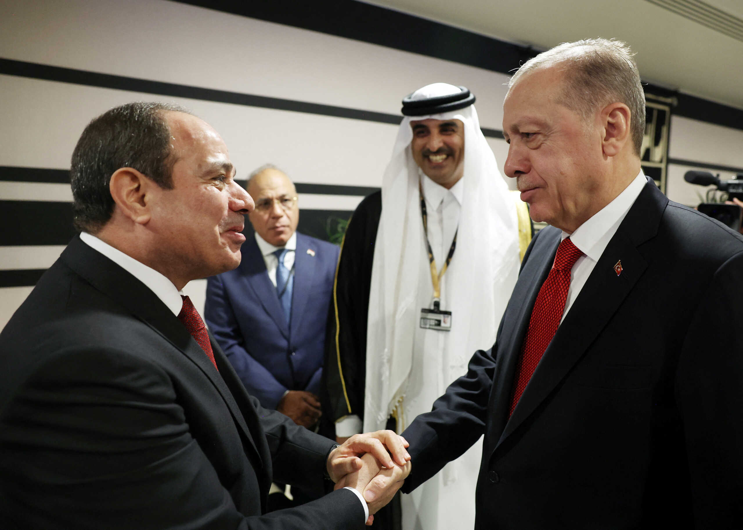 Η Αίγυπτος θέλει μια «νέα αρχή» με την Τουρκία μετά τη χειραψία Σίσι – Ερντογάν