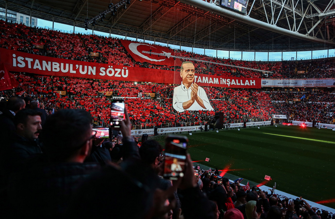 Τουρκία: Προεκλογική φιέστα Ερντογάν στην Κωνσταντινούπολη – Του αφιέρωσαν ερωτικό τραγούδι