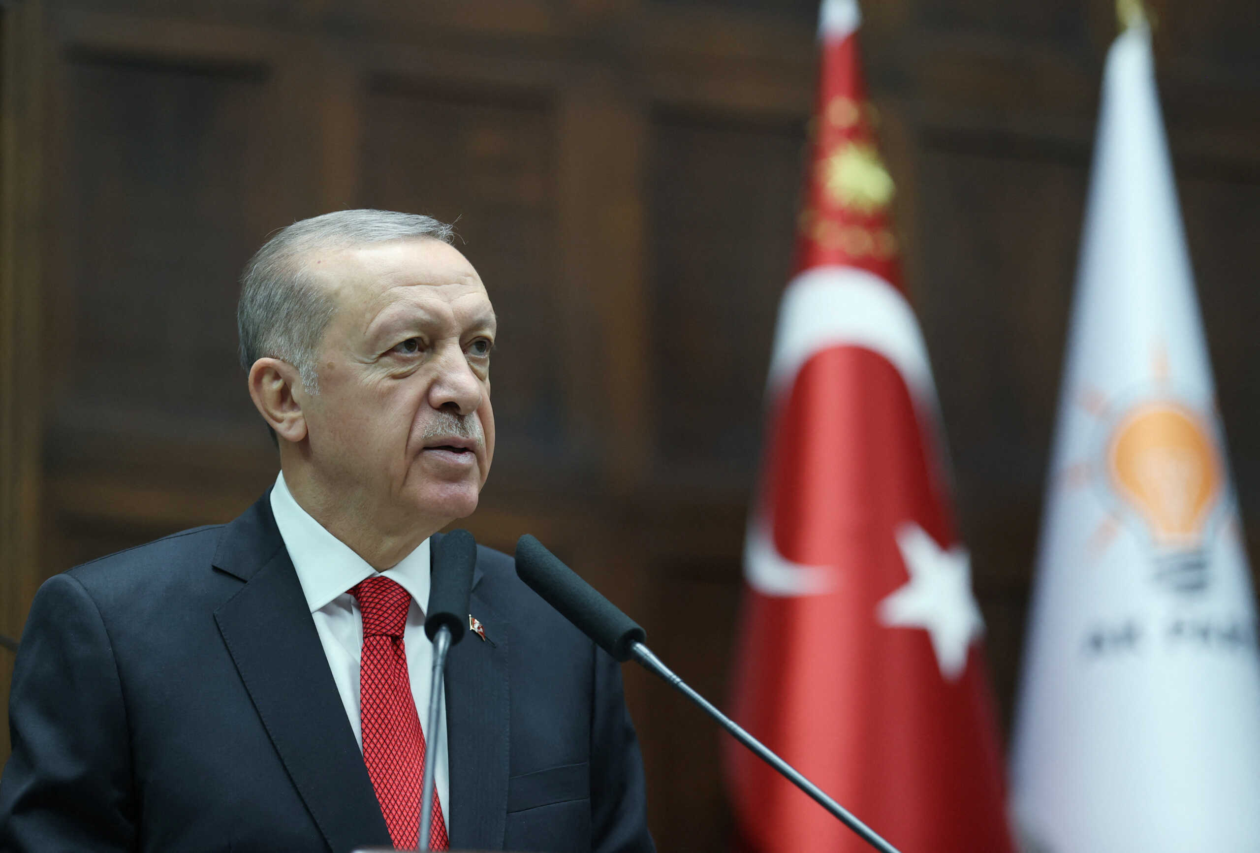 Τουρκία: Ο Ερντογάν διάβασε πλακάτ που τον καλούσε να στείλει όλους τους «ασεβείς» στην Ελλάδα