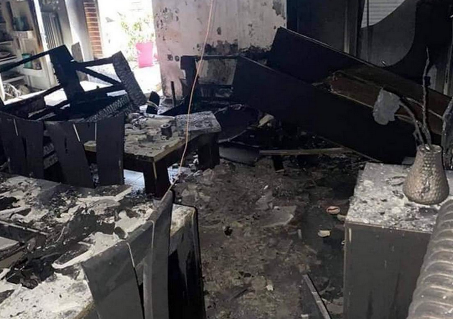 Λάρισα: Η φωτιά κατέστρεψε σπίτι και έκανε στάχτη τους κόπους μιας ζωής – Σε απόγνωση η γυναίκα