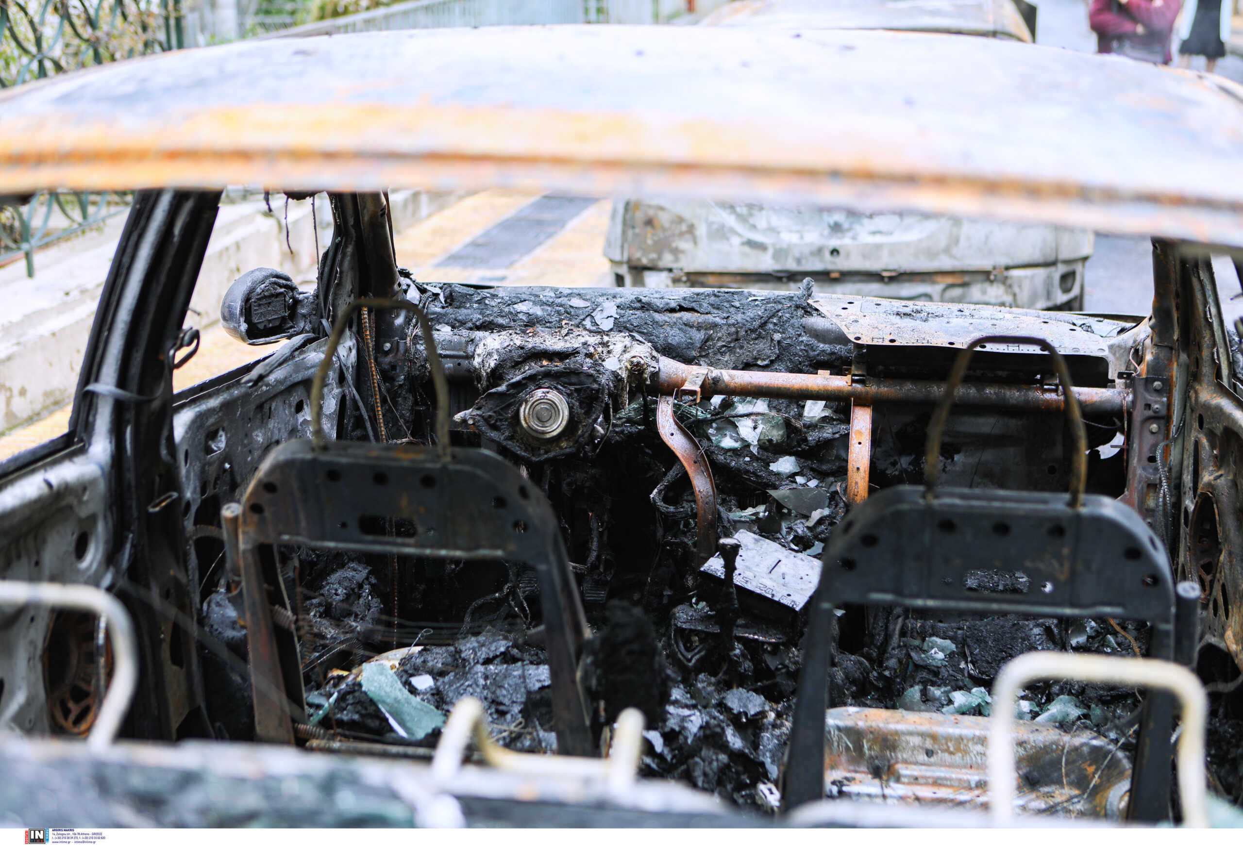 Λέσβος: Απανθρακώθηκε οδηγός από φωτιά στο αυτοκίνητό του – 17χρονος τραυματίας στο ίδιο τροχαίο
