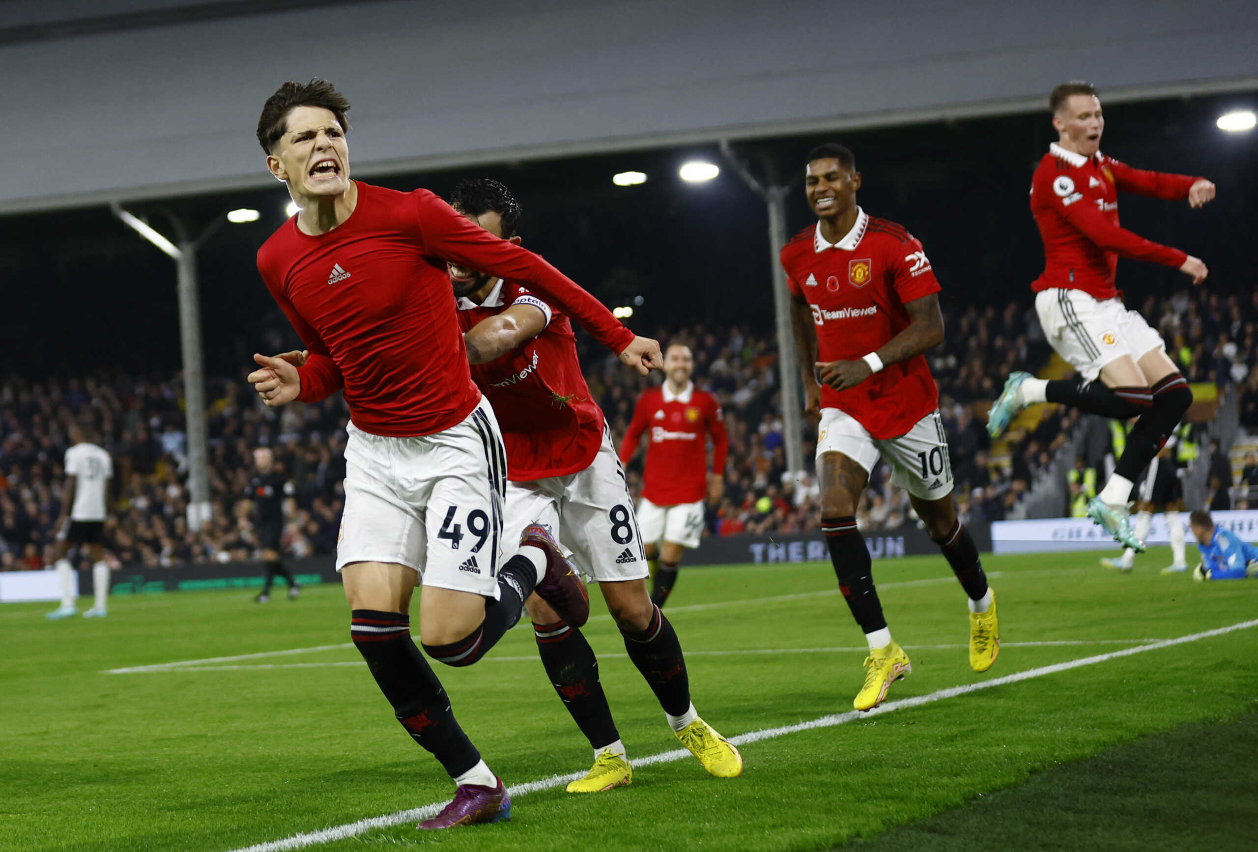 Soccer Football - Premier League - Fulham v Manchester United - Craven Cottage, London, Britain - November 13, 2022 Manchester United's Alejandro Garnacho celebrates scoring their second goal with Bruno Fernandes Action Images via Reuters
