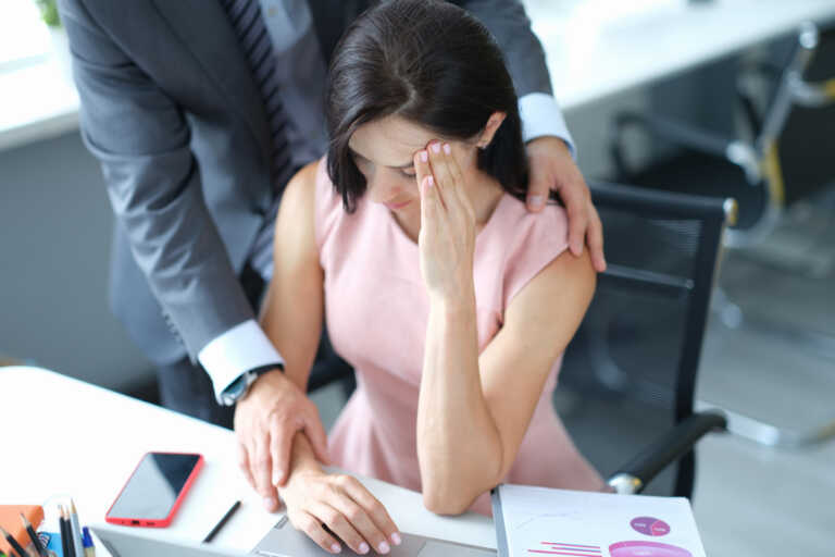 Αποκαλυπτική έρευνα: Τι θεωρούν οι άνδρες σεξουαλική παρενόχληση στον χώρο εργασίας