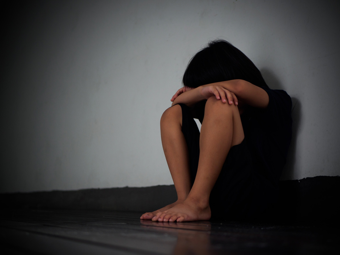 Πετράλωνα: Οι δέκα κατηγορούμενοι για τους βιασμούς των ανηλίκων – Τα αδέρφια μηνύουν τη μητέρα τους για αδιαφορία
