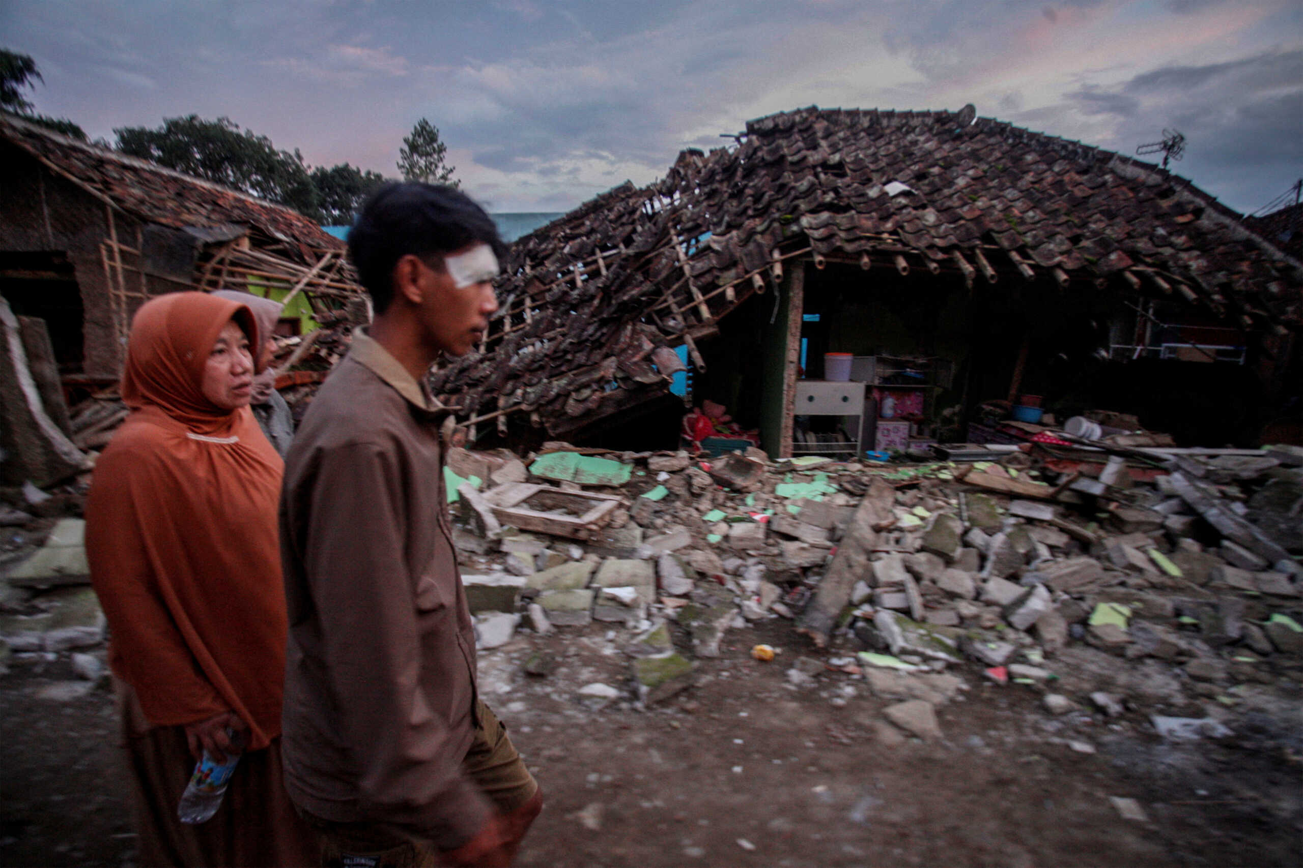 Σεισμός στην Ινδονησία: Ξεπέρασαν τους 100 οι νεκροί από τη δόνηση των 5,6 Ρίχτερ