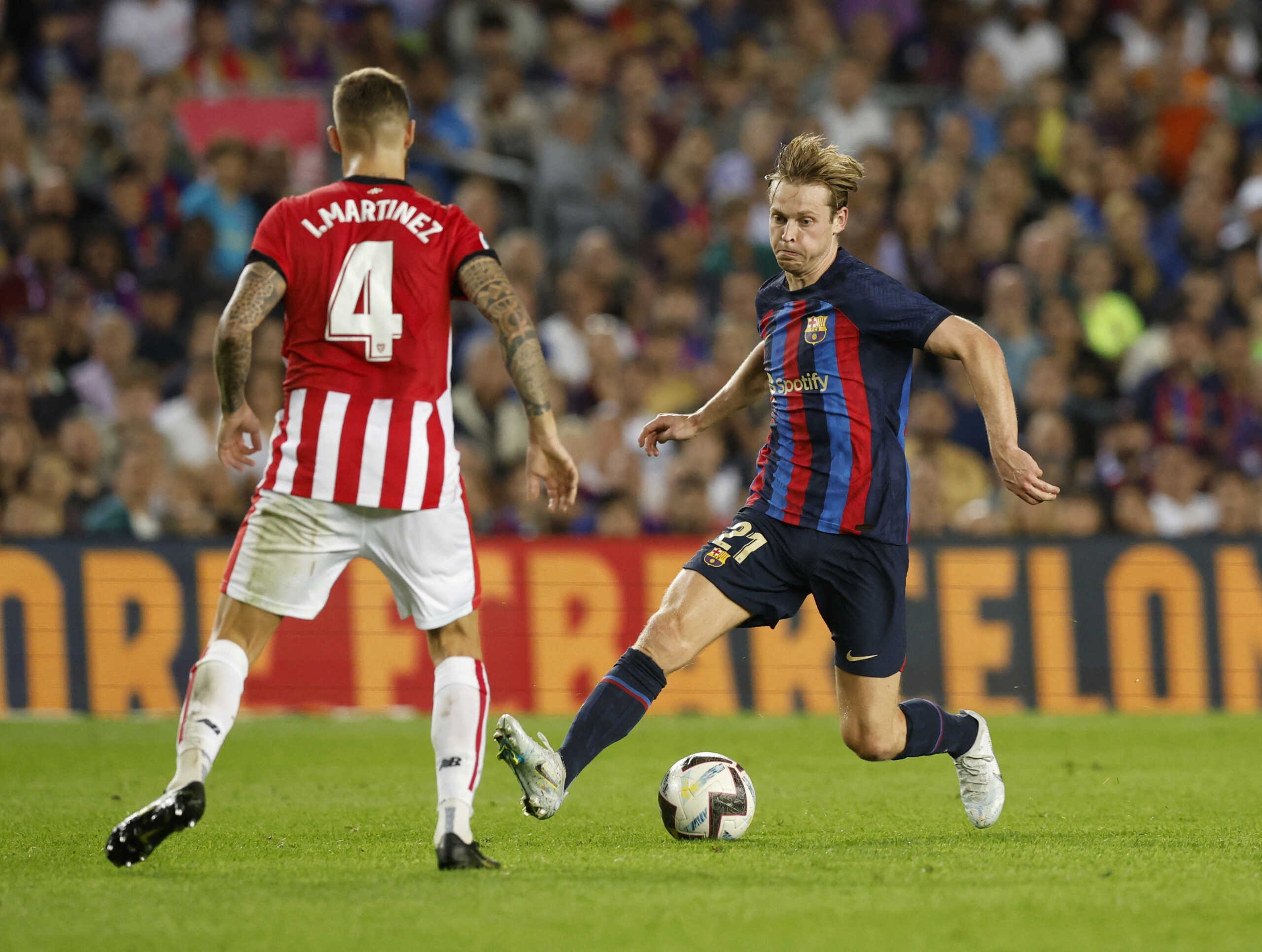 Soccer Football - LaLiga - FC Barcelona v Athletic Bilbao - Camp Nou, Barcelona, Spain - October 23, 2022 FC Barcelona's Frenkie de Jong in action with Athletic Bilbao's Inigo Martinez REUTERS
