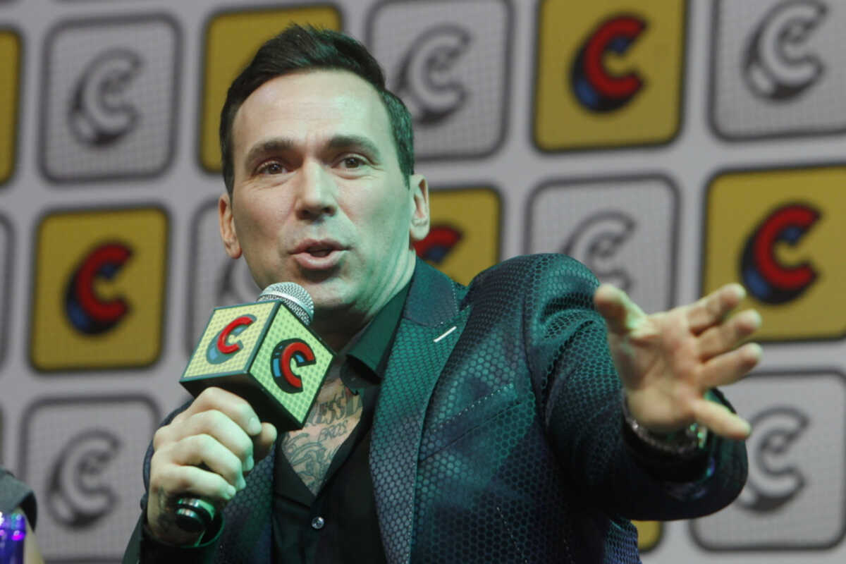 epa07174197 US actor Jason David Frank speaks in a forum during the second day of the Comic Con in Medellin, Colombia, 17 November 2018. Frank is known as 'Tommy Oliver', the Green Ranger in the series Power Rangers.  EPA