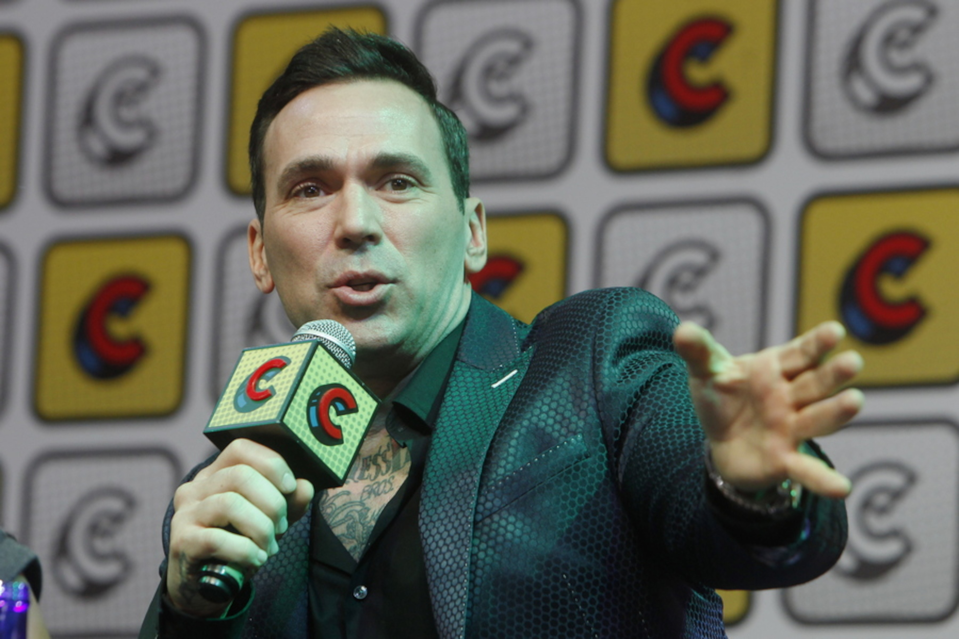 epa07174197 US actor Jason David Frank speaks in a forum during the second day of the Comic Con in Medellin, Colombia, 17 November 2018. Frank is known as 'Tommy Oliver', the Green Ranger in the series Power Rangers.  EPA