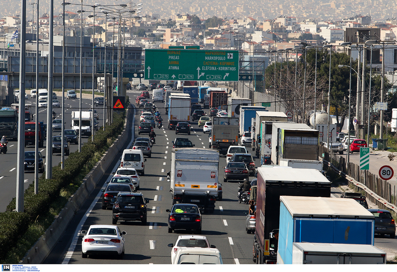 Κίνηση στους δρόμους: Μεγάλα προβλήματα στον Κηφισό και στα δύο ρεύματα