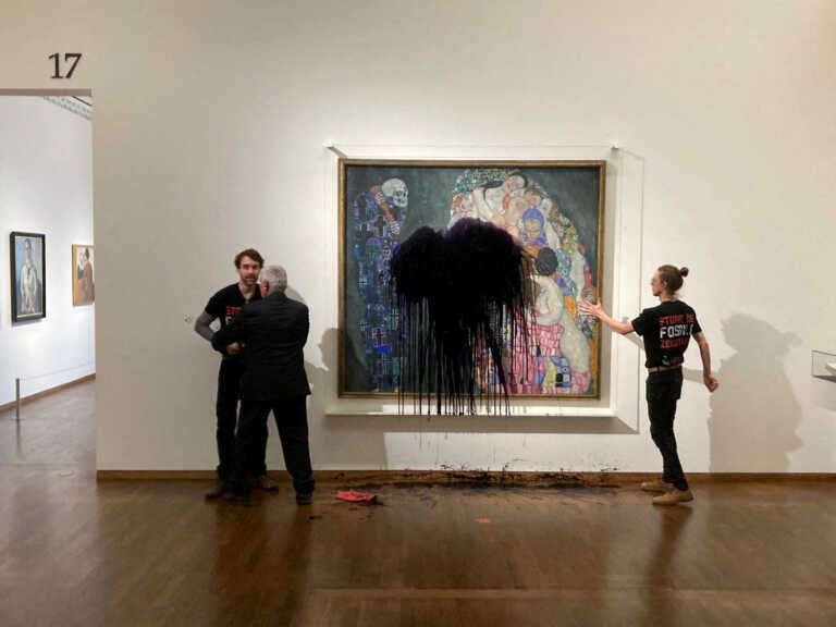 Νέο επεισόδιο βανδαλισμού έργου τέχνης - «Ακτιβιστές» έλουσαν με μαύρο υγρό πίνακα του Γκούσταβ Κλιμτ