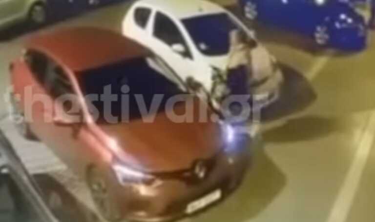 Θεσσαλονίκη: Βίντεο ντοκουμέντο με την κλοπή τσάντας από αυτοκίνητο - Δείτε την παραπλάνηση της οδηγού