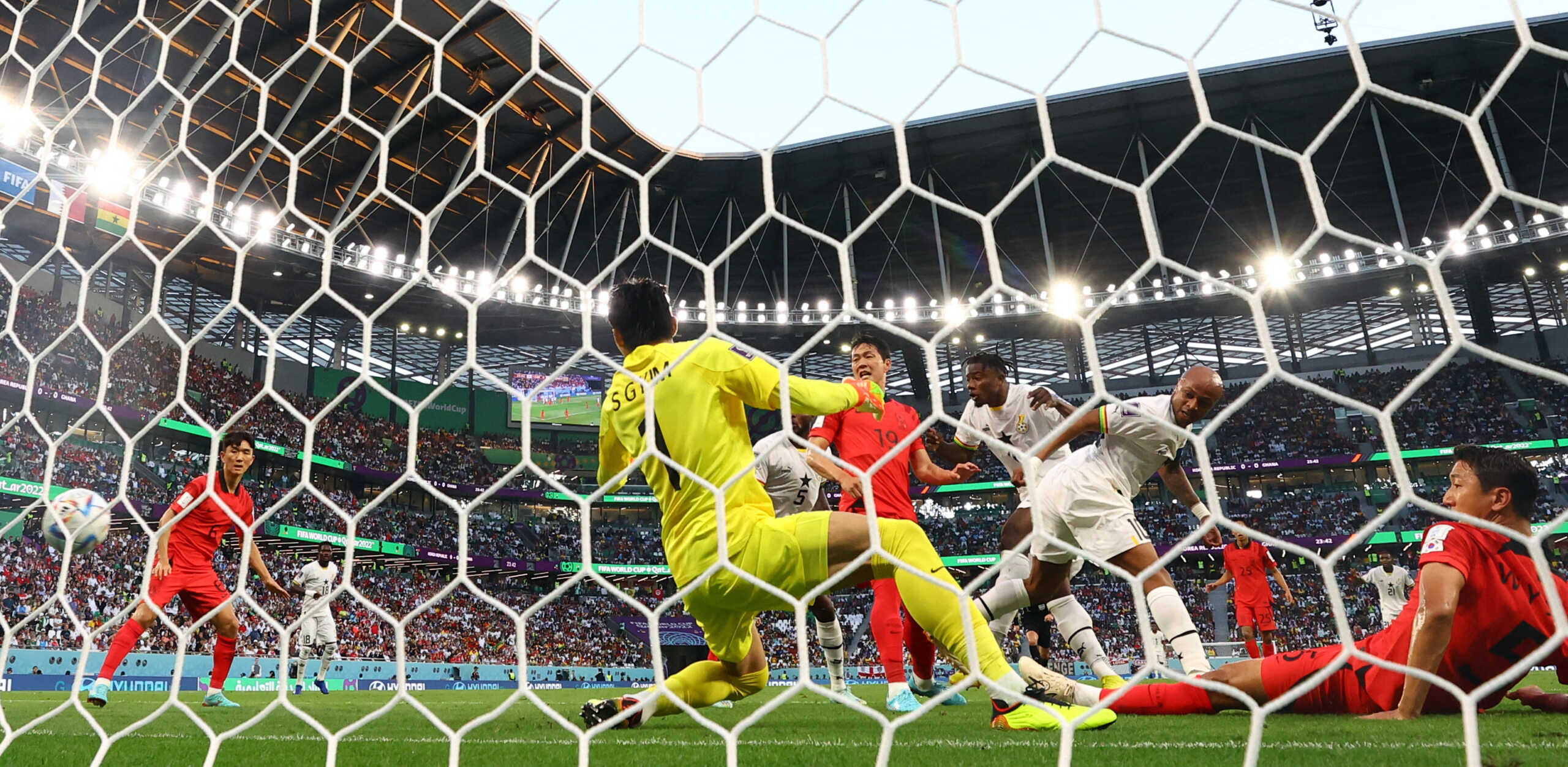 Soccer Football - FIFA World Cup Qatar 2022 - Group H - South Korea v Ghana - Education City Stadium, Al Rayyan, Qatar - November 28, 2022  Ghana's Mohammed Salisu scores their first goal past South Korea's Kim Seung-gyu REUTERS