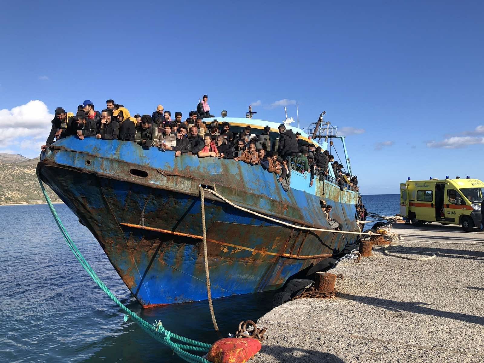 Κρήτη: Έφυγαν για Αθήνα οι πρώτοι από τους εκατοντάδες μετανάστες από την Παλαιόχωρα