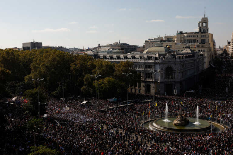 Ισπανία: Φωνή λαού στη Μαδρίτη – 650.000 συγκεντρωμένοι διαδήλωσαν υπέρ του δημοσίου συστήματος υγείας