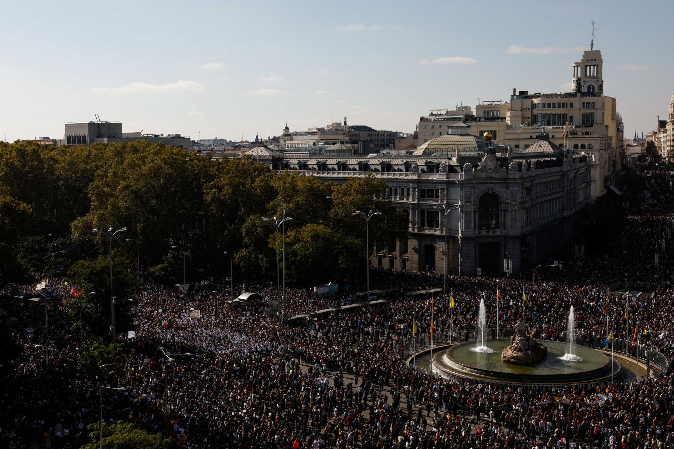 Health workers and Madrid residents march against the public health care project of the Madrid regional government, which they say is destroying primary care, in Madrid, Spain, November 13, 2022. REUTERS