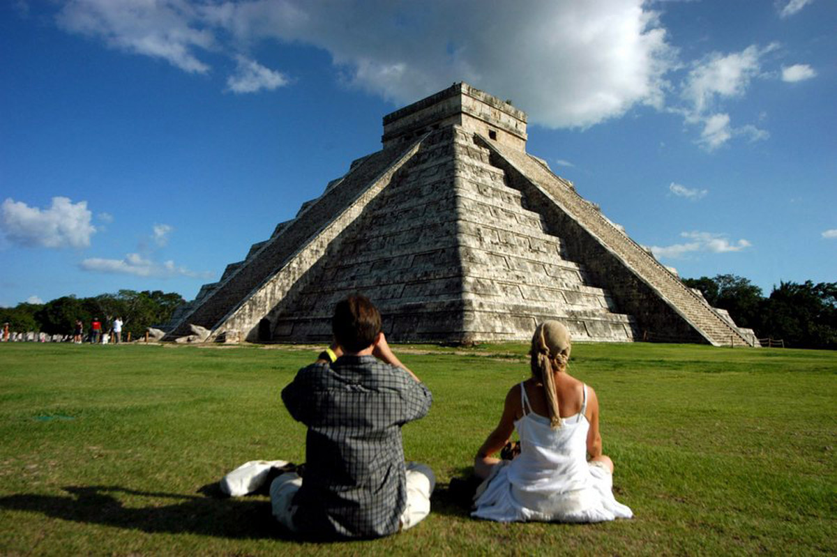 Μεξικό: Εξαγριωμένο πλήθος παραλίγο να λιντσάρει τουρίστρια που ανέβηκε παράνομα σε πυραμίδα των Μάγια