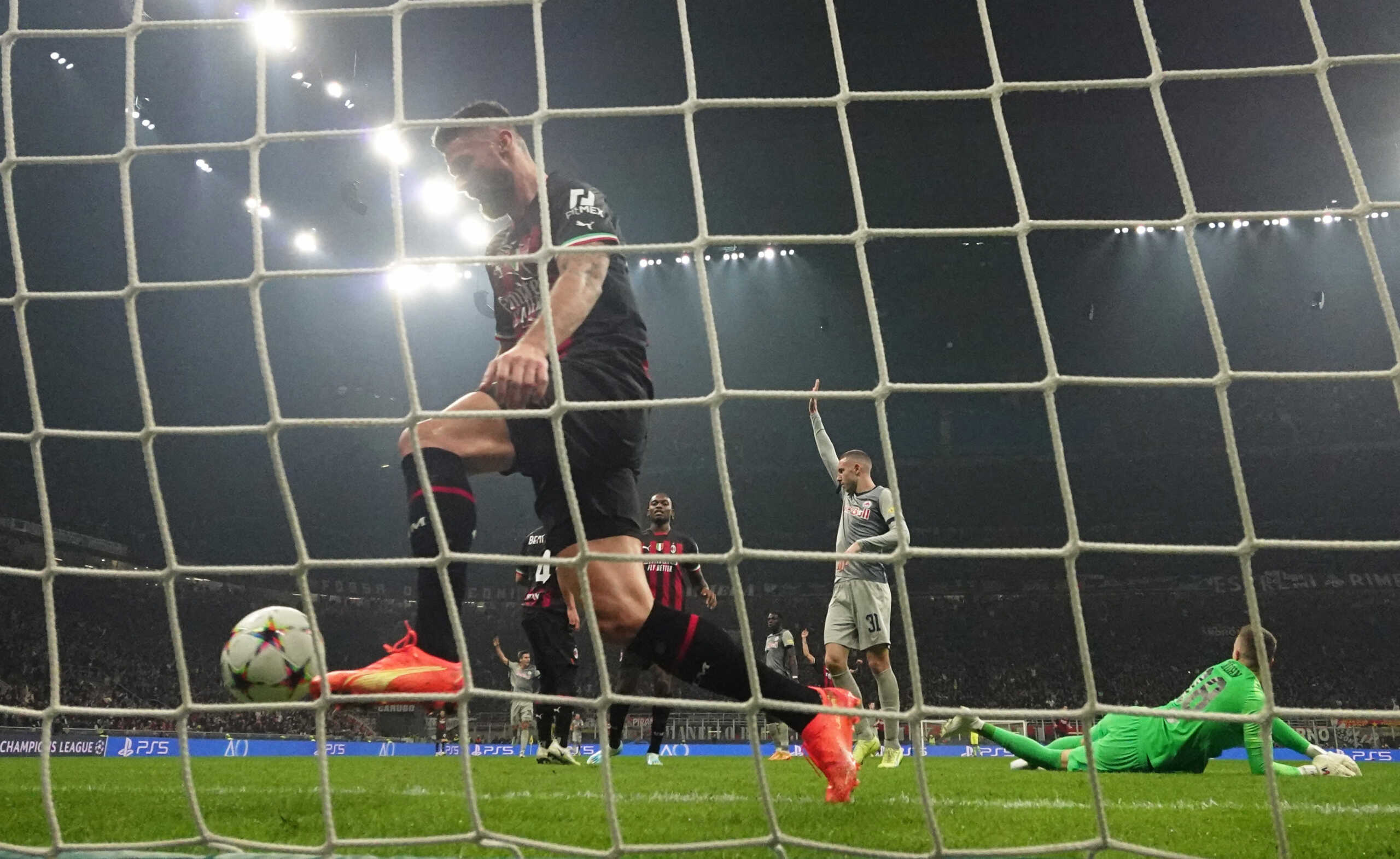Soccer Football - Champions League - Group E - AC Milan v FC Salzburg - San Siro, Milan, Italy - November 2, 2022 AC Milan's Olivier Giroud scores their first goal REUTERS