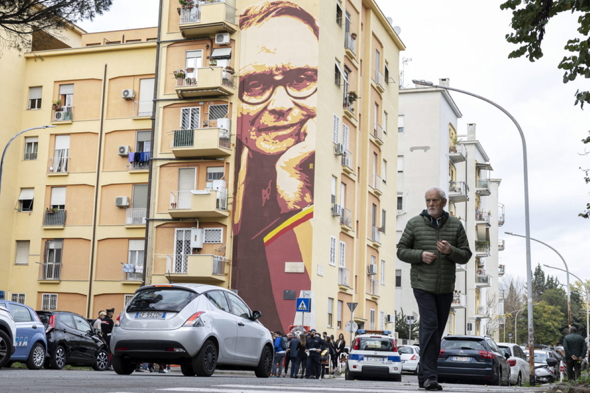 Ιταλία: Γκράφιτι για τον Ένιο Μορικόνε σε κεντρική πλατεία της Ρώμης
