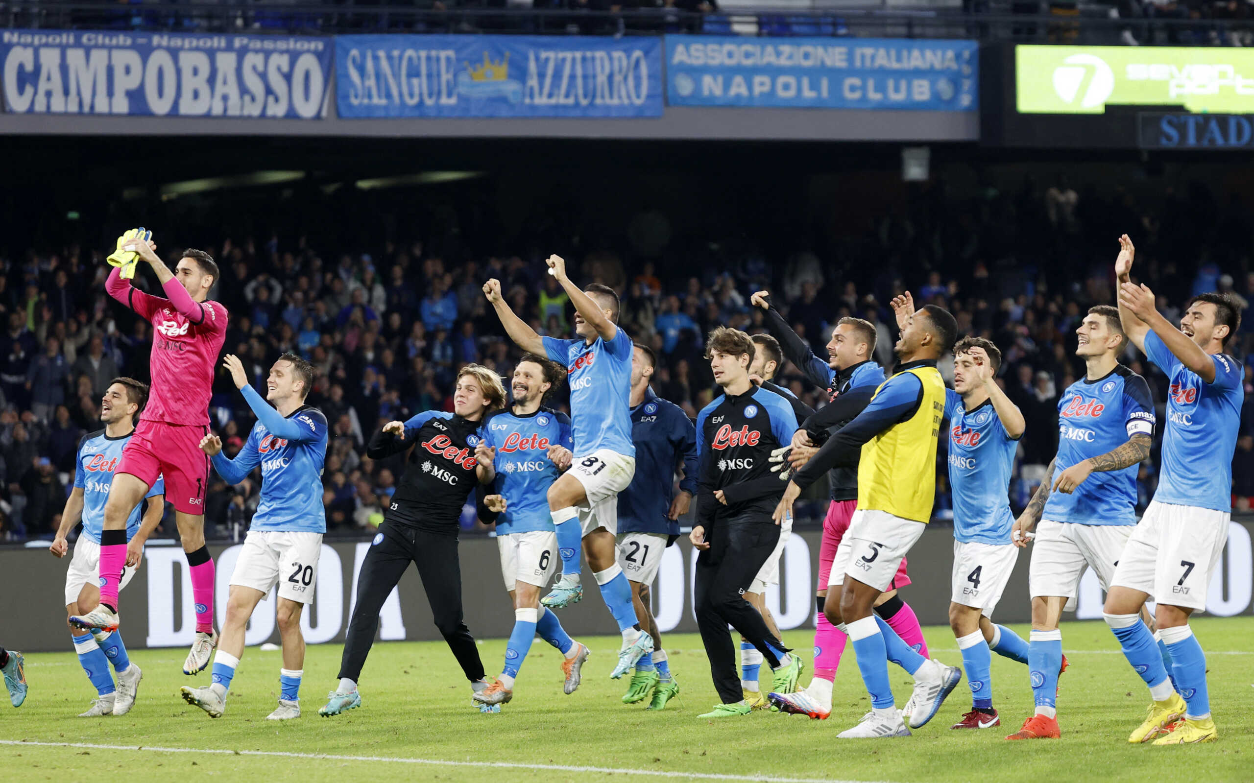 Soccer Football - Serie A - Napoli v Empoli - Stadio Diego Armando Maradona, Naples, Italy - November 8, 2022 Napoli players celebrate after the match REUTERS