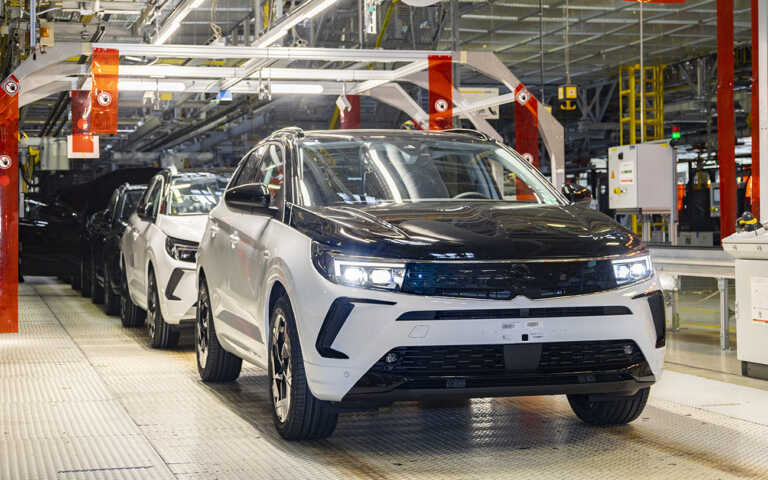 Το 75.000.000ό Opel: Ένα Grandland GSe βγαίνει από τη γραμμή παραγωγής του Eisenach