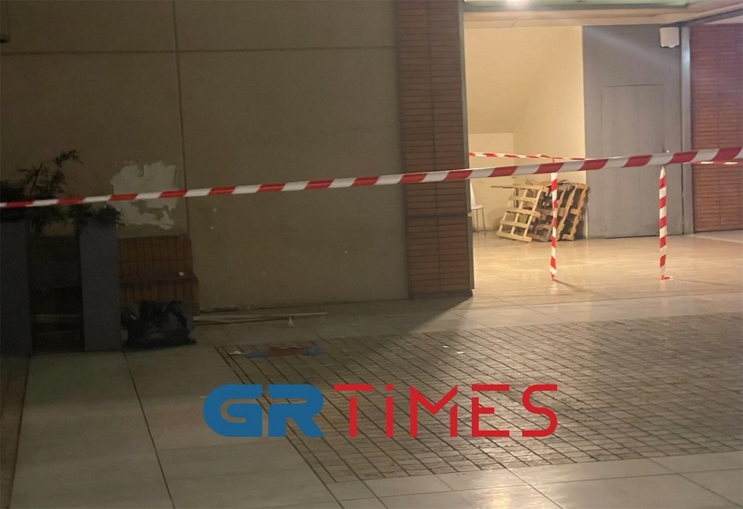 Θεσσαλονίκη: Άνδρας έπεσε στο κενό από τον 6ο όροφο εμπορικού κέντρου