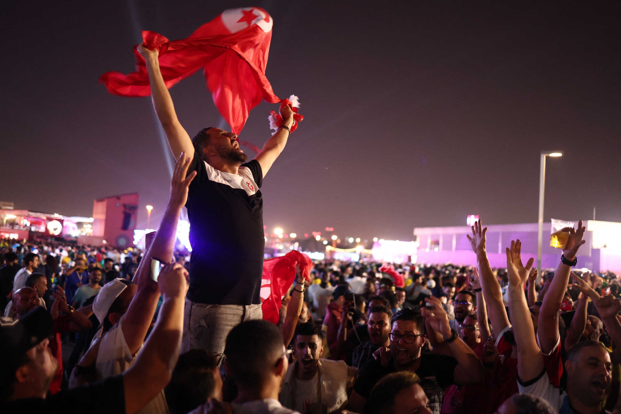 Soccer Football - FIFA World Cup Qatar 2022 - FIFA Fan Festival Opening - FIFA Fan Festival at Al Bidda Park, Doha, Qatar - November 19, 2022 Fans at the opening of the FIFA fan festival REUTERS