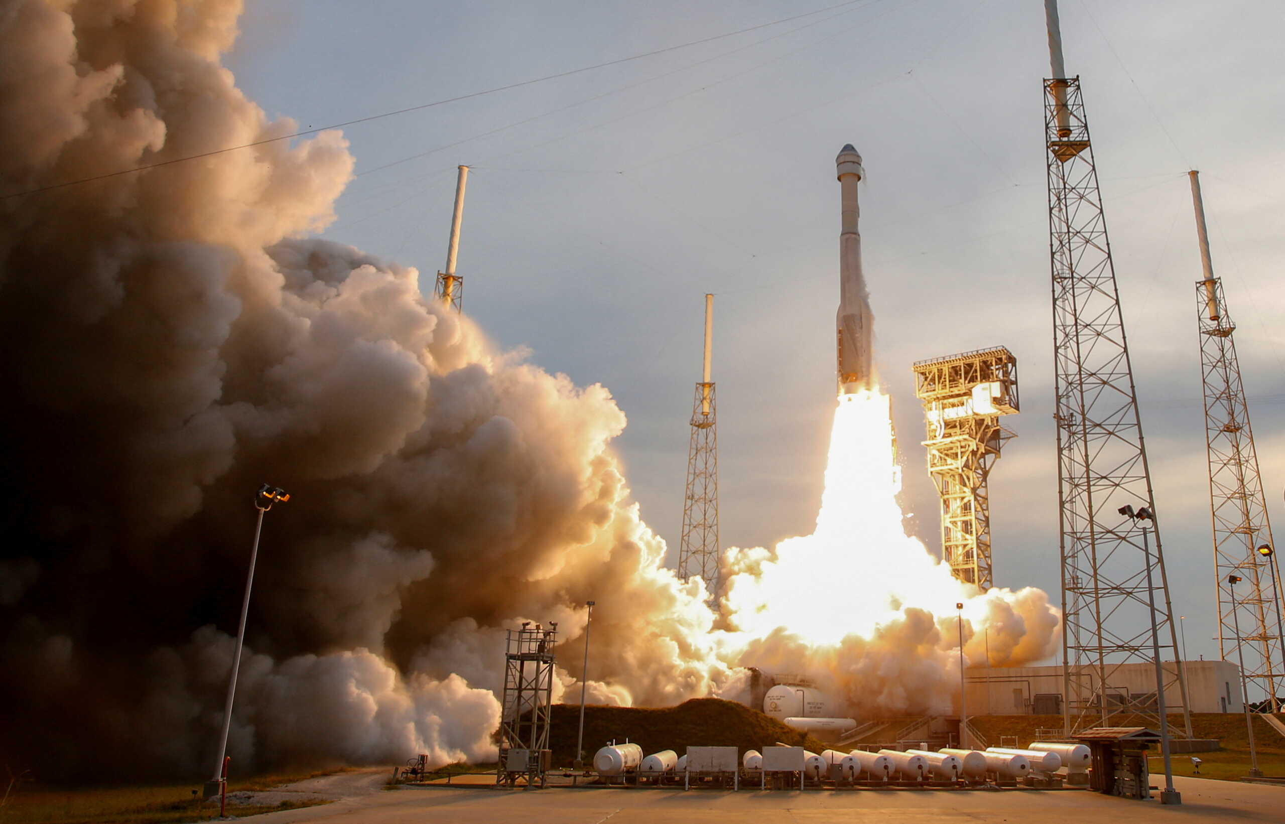 FILE PHOTO: Boeing's CST-100 Starliner capsule launches aboard a United Launch Alliance Atlas 5 rocket on a second un-crewed test flight to the International Space Station, at Cape Canaveral, Florida, U.S. May 19, 2022. REUTERS