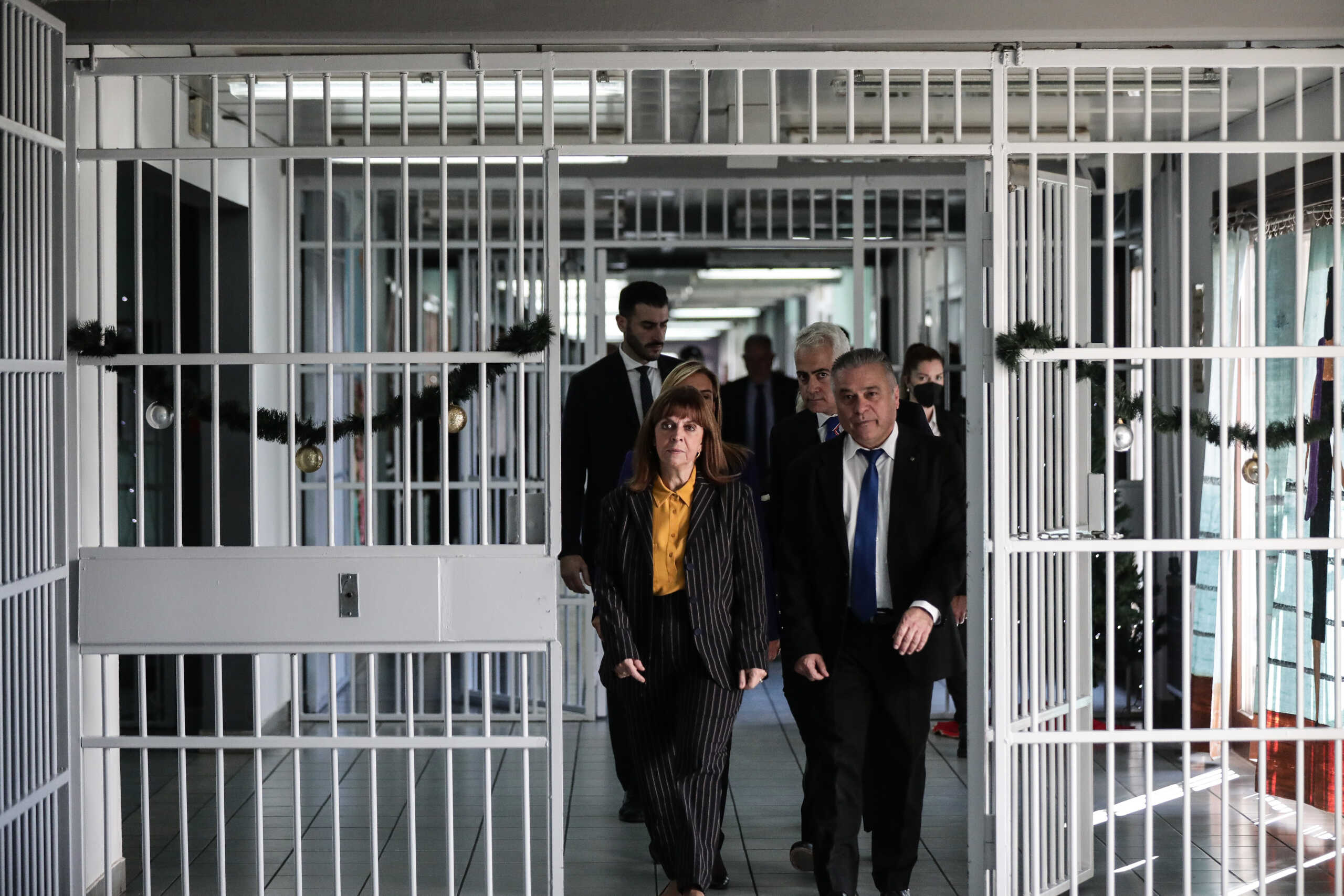 Η Κατερίνα Σακελλαροπούλου στις γυναικείες φυλακές Θήβας, εγκαινίασε ξενώνα απεξάρτησης