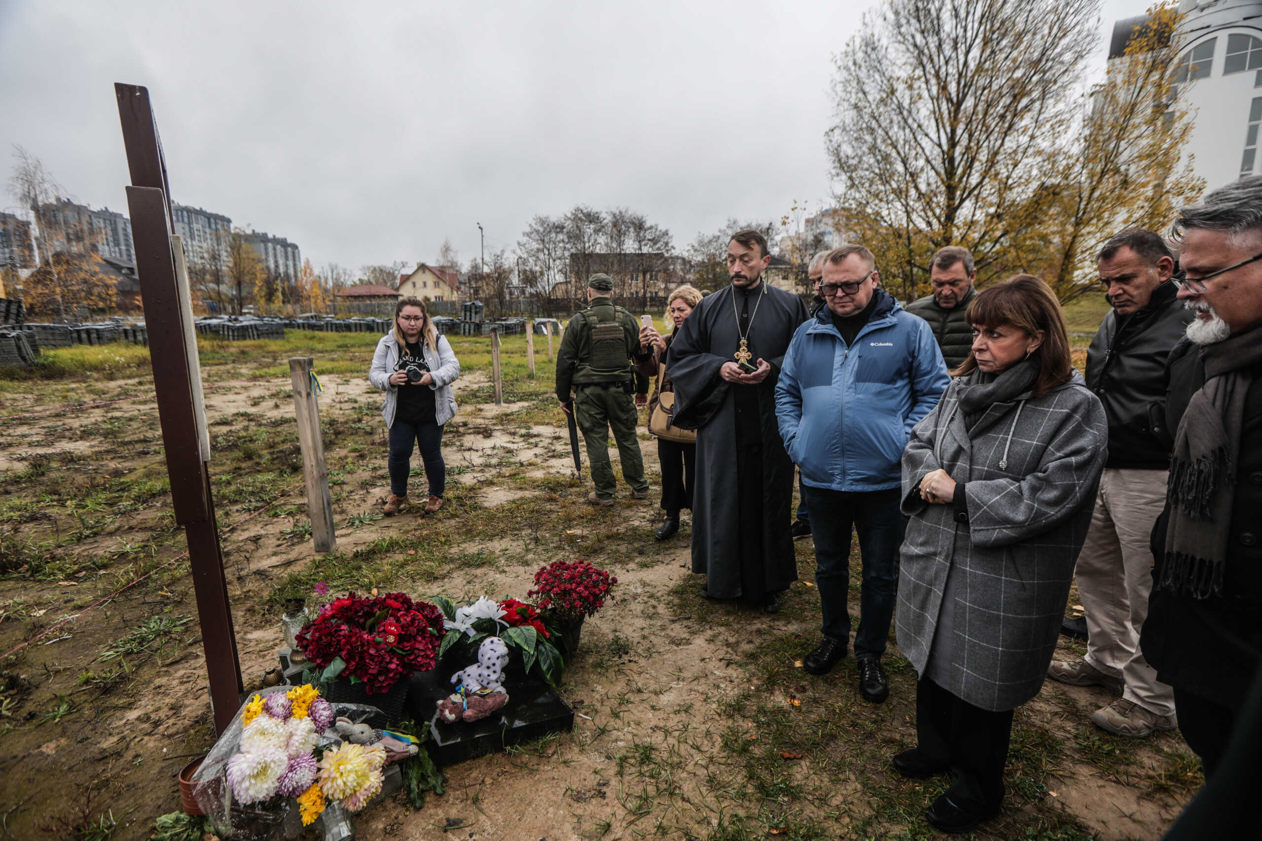Η Κατερίνα Σακελλαροπούλου στις μαρτυρικές πόλεις της Ουκρανίας: Επισκέφτηκε Μποροντιάνκα, Μπούτσα και Ιρπίν