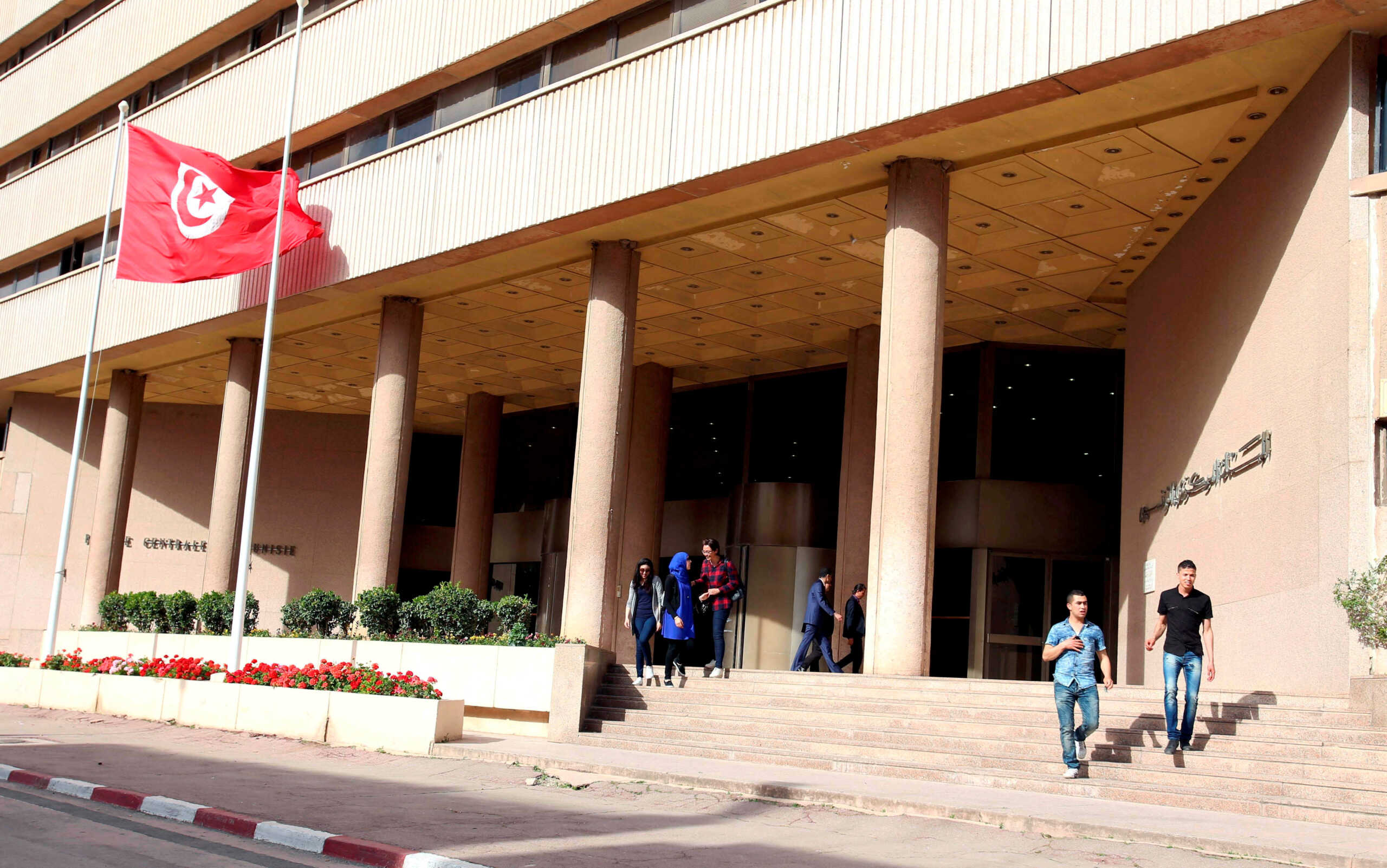 FILE PHOTO: People walk out of the Central Bank in Tunis, Tunisia, April 27, 2016. REUTERS