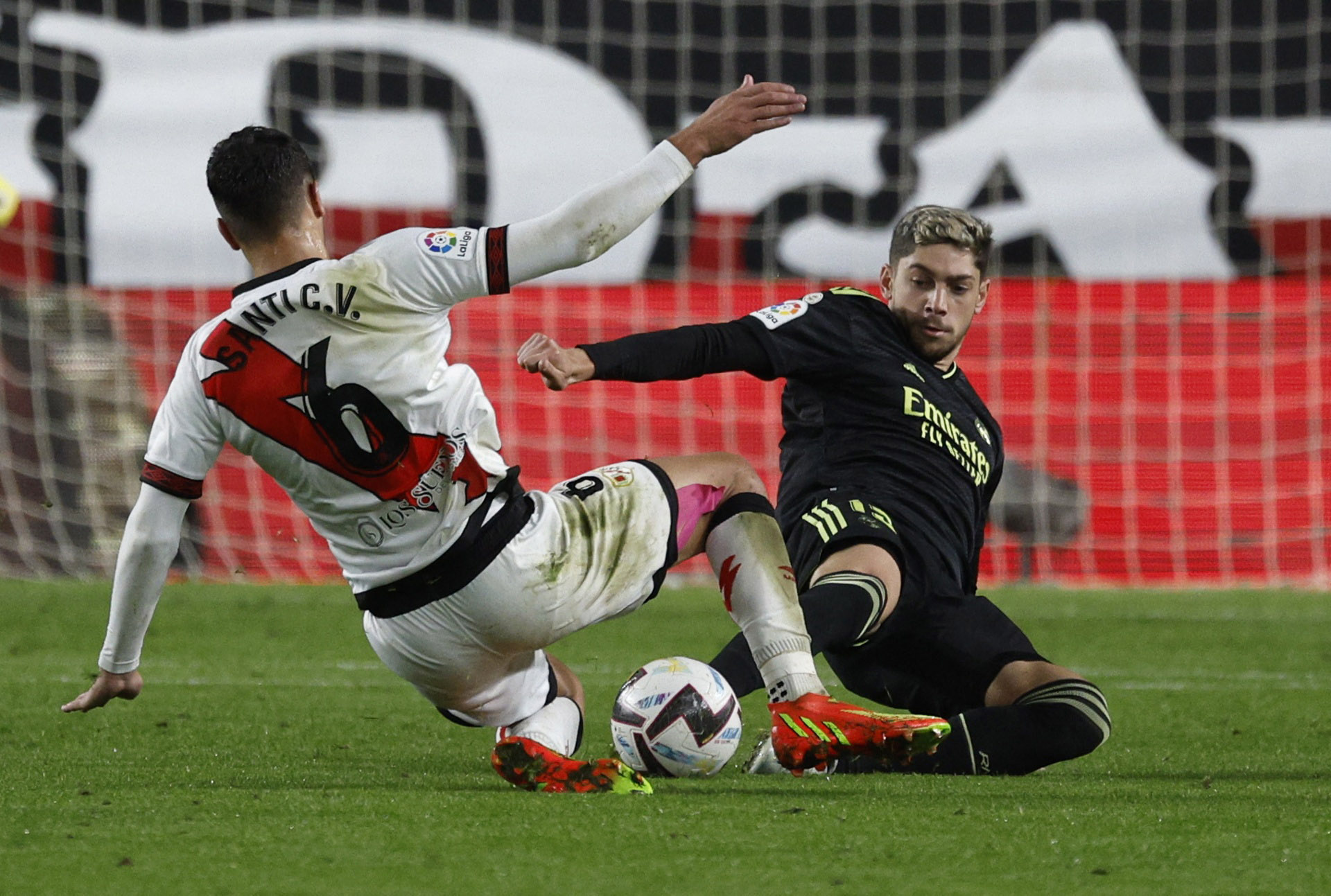 Soccer Football - LaLiga - Rayo Vallecano v Real Madrid - Campo de Futbol de Vallecas, Madrid, Spain - November 7, 2022 Real Madrid's Federico Valverde in action with Rayo Vallecano's Santi Comesana REUTERS