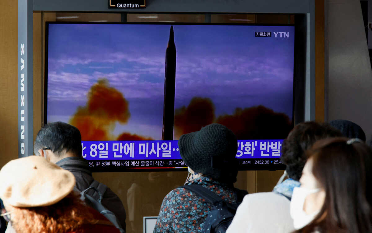 FILE PHOTO: People watch a TV broadcasting a news report, on North Korea firing a ballistic missile off its east coast, in Seoul, South Korea, November 17, 2022.  REUTERS
