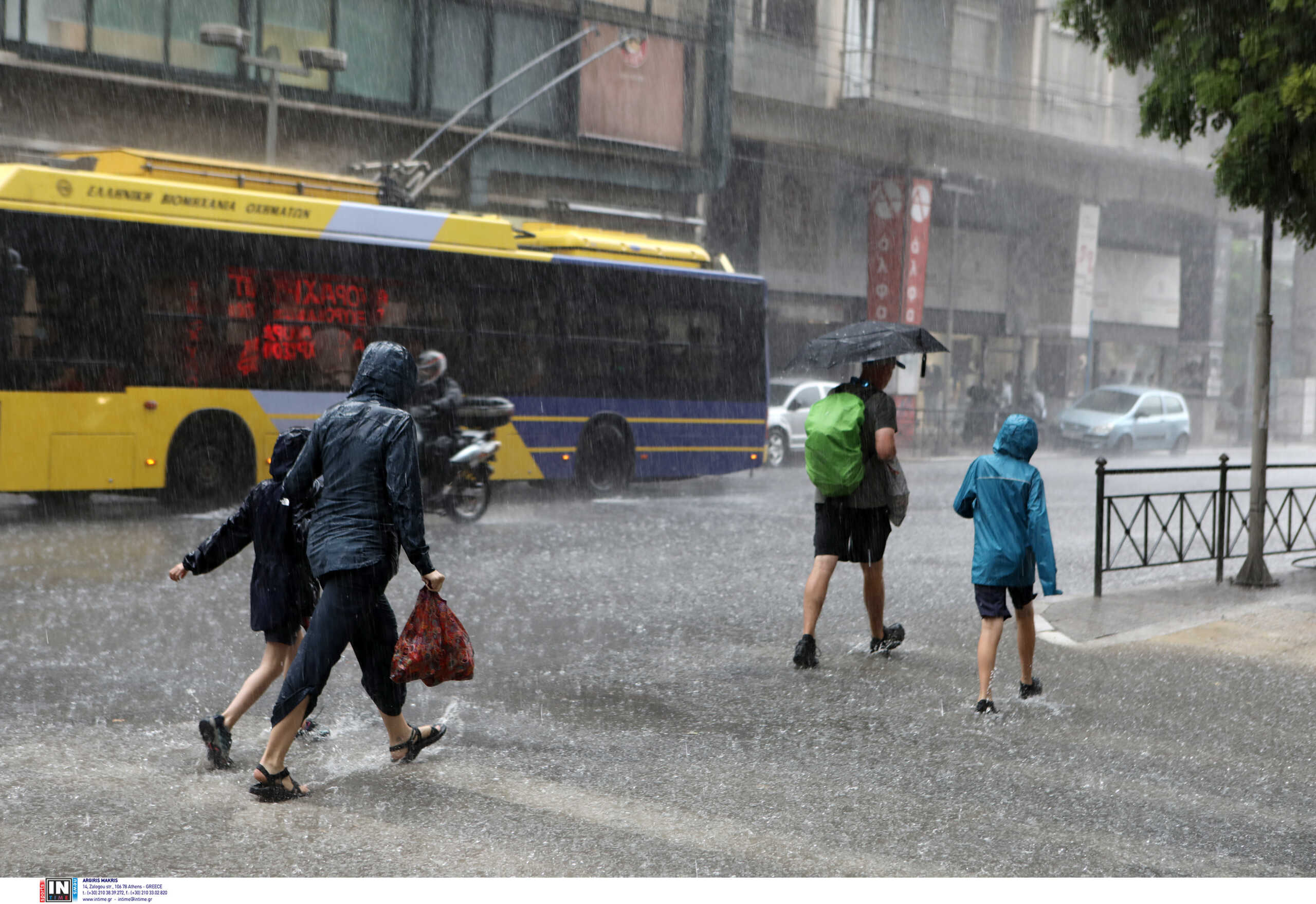 Καιρός σήμερα: Βροχές και καταιγίδες – Πέφτει η θερμοκρασία