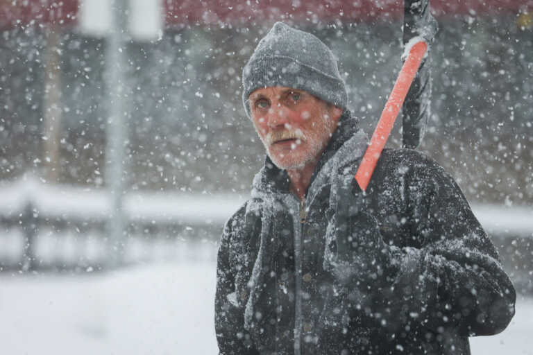 Δύο νεκροί από την ιστορική χιονοθύελλα στη Νέα Υόρκη -  Έφτασε τα δύο μέτρα το χιόνι σε ορισμένες περιοχές
