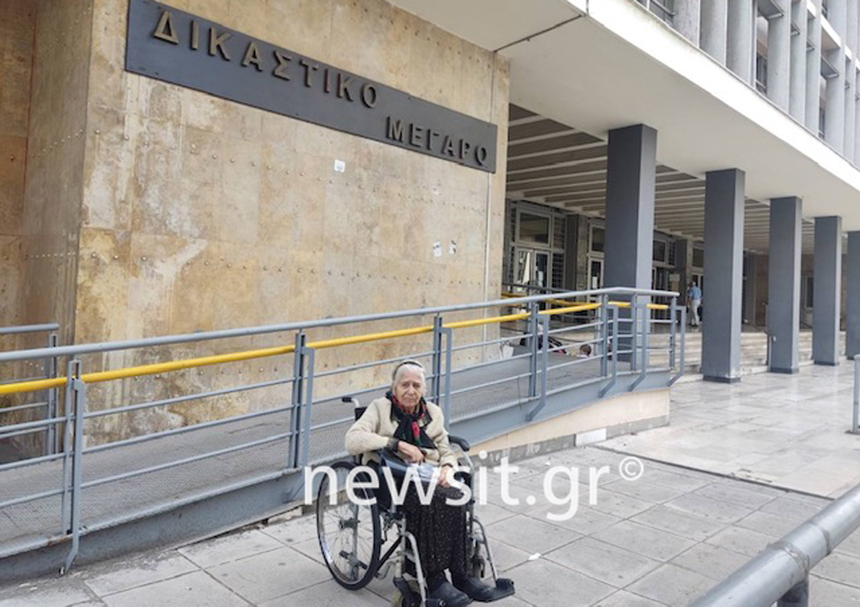 Θεσσαλονίκη: Αθωώθηκε η γιαγιά με τα τερλίκια – «Δεν είμαι κλέφτης, δεν έχω πειράξει κανέναν»