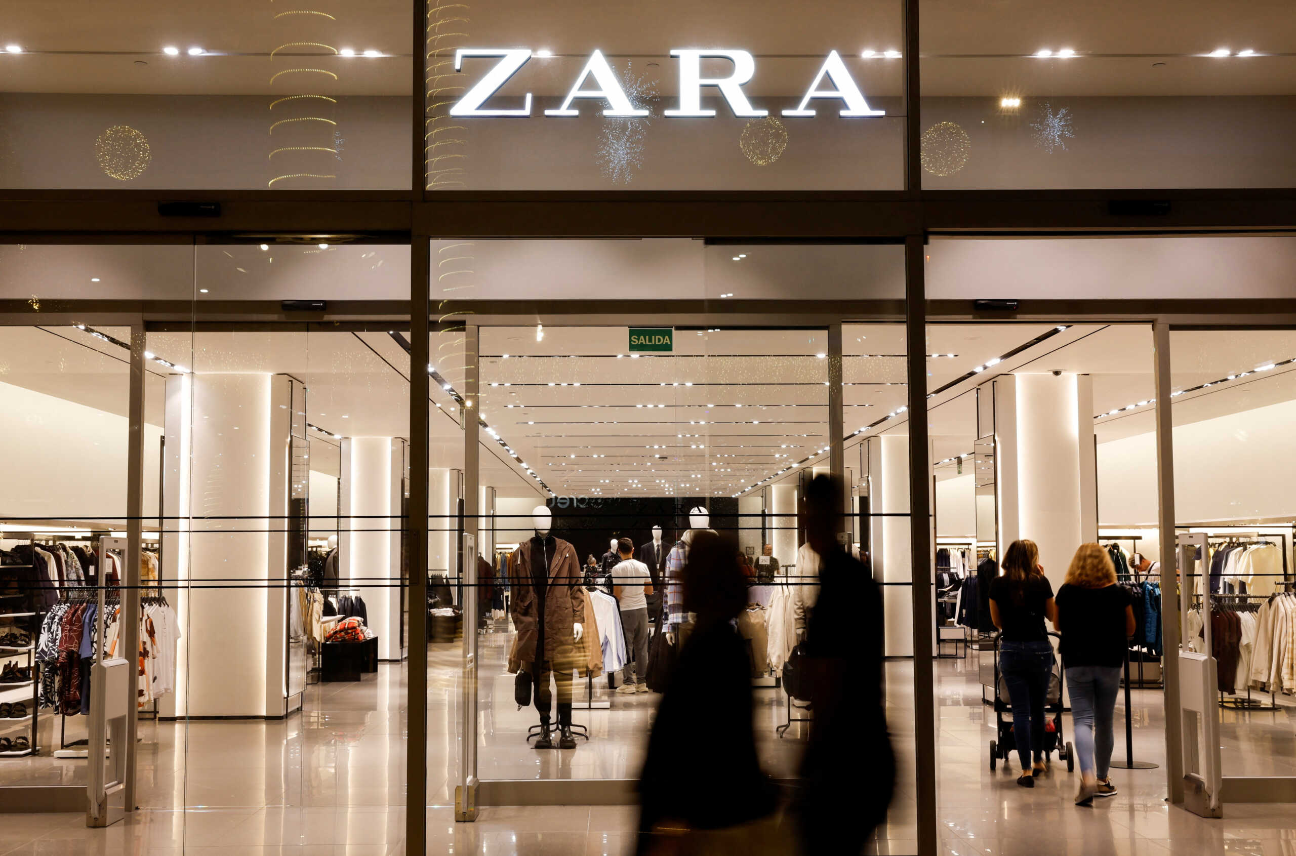 Οι εργαζόμενοι σε καταστήματα Zara στην Ισπανία ματαίωσαν την απεργία τους μετά από συμφωνία για αύξηση μισθών