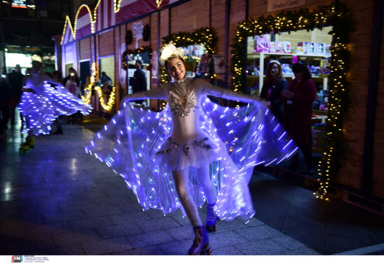 Το «Omonoia christmas market» έκανε λαμπερά εγκαίνια με φωταγώγηση της πλατείας